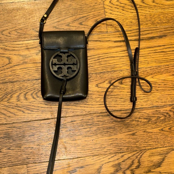 Tory Burch phone size crossbody. Great condition. - Picture 8 of 9